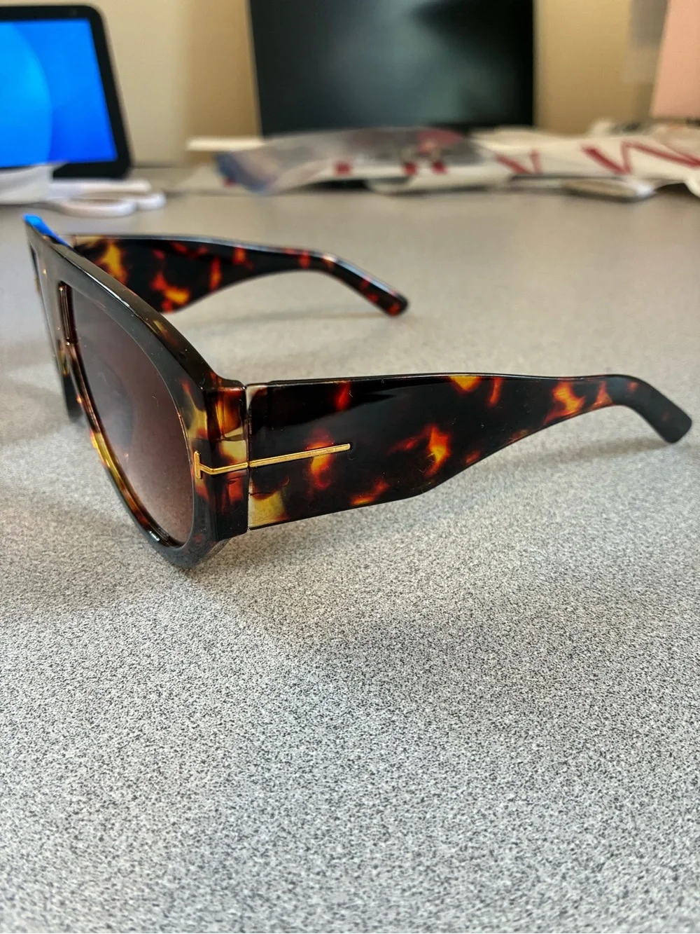 Tortoiseshell Oversized Women’s Sunglasses - Brown Lenses